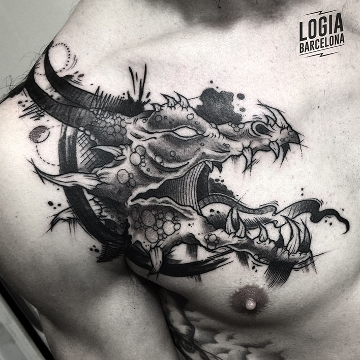 tatuaje_pecho_dragon_Dalmau_Tattoo_Logia_Barcelona
